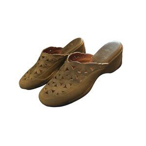 Nurture Leather Sandals Green Slip On Wedge Laser Cut Flower Cushioned Size 10.5